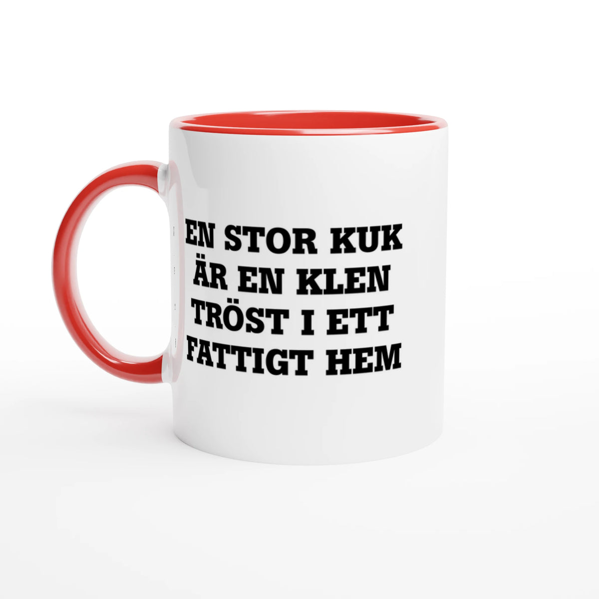 Vit mugg med rött handtag och röd insida med texten En stor kuk är en klen tröst i ett fattigt hem