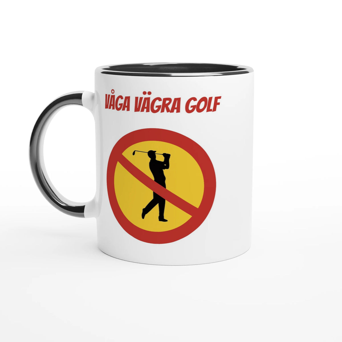 Vit mugg med svart handtag och svart insida med texten Våga vägra golf och en förbudsskylt med golfspelare